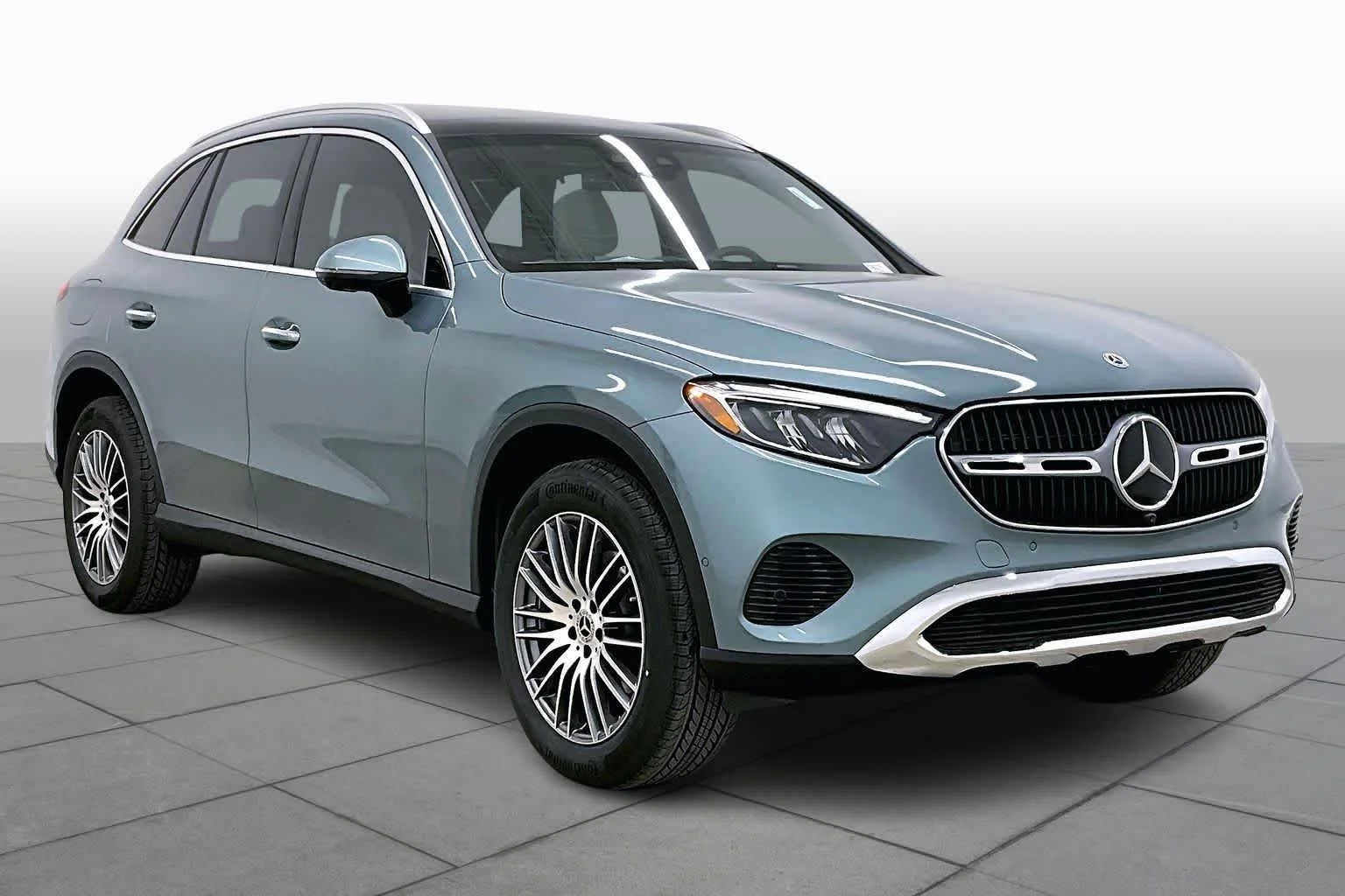 New 2026 Verde Silver Metallic Mercedes-Benz GLC 300 image 2