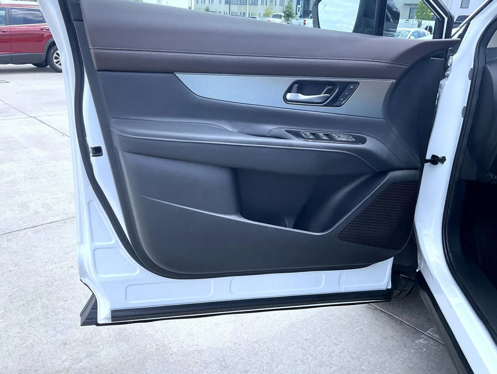 Certified Used 2025 White Nissan Platinum image 10