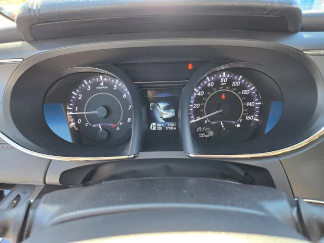 Used 2016 White Toyota XLE Premium image 33