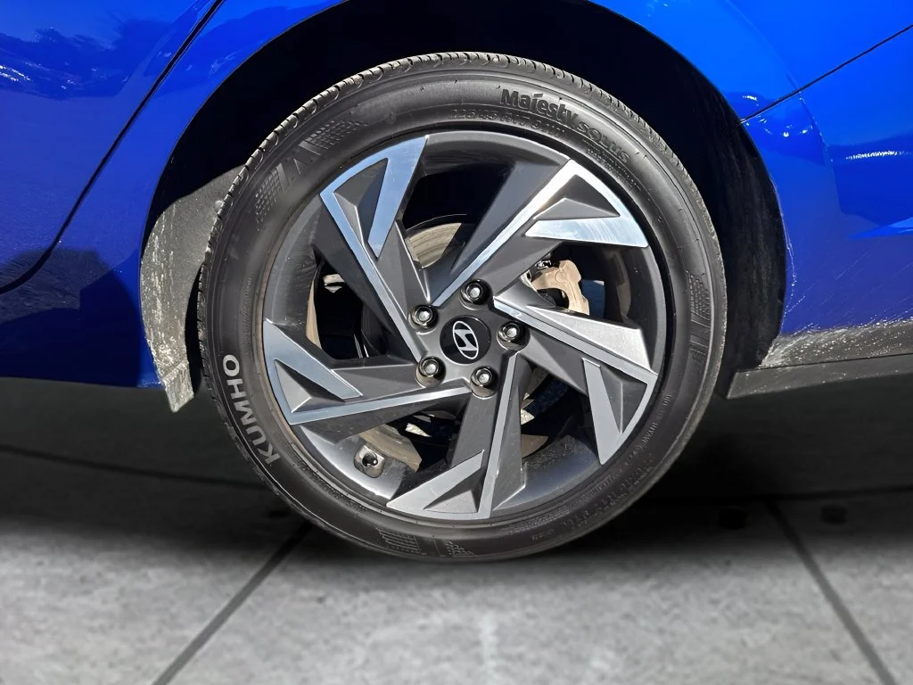 Used 2025 Blue Hyundai SEL Sport image 29