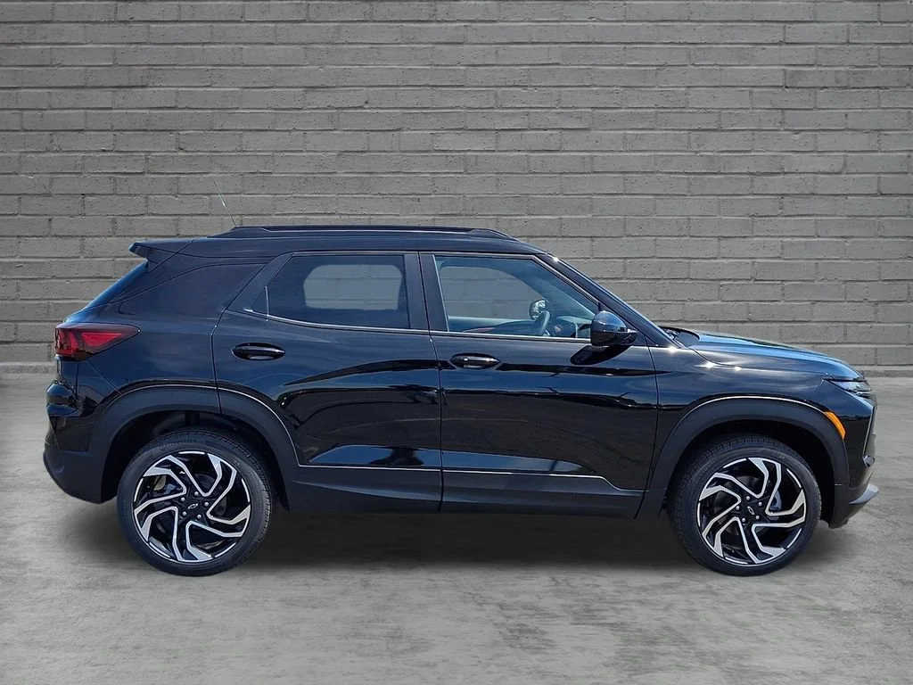 New 2026 Mosaic Black Metallic Chevrolet RS image 9