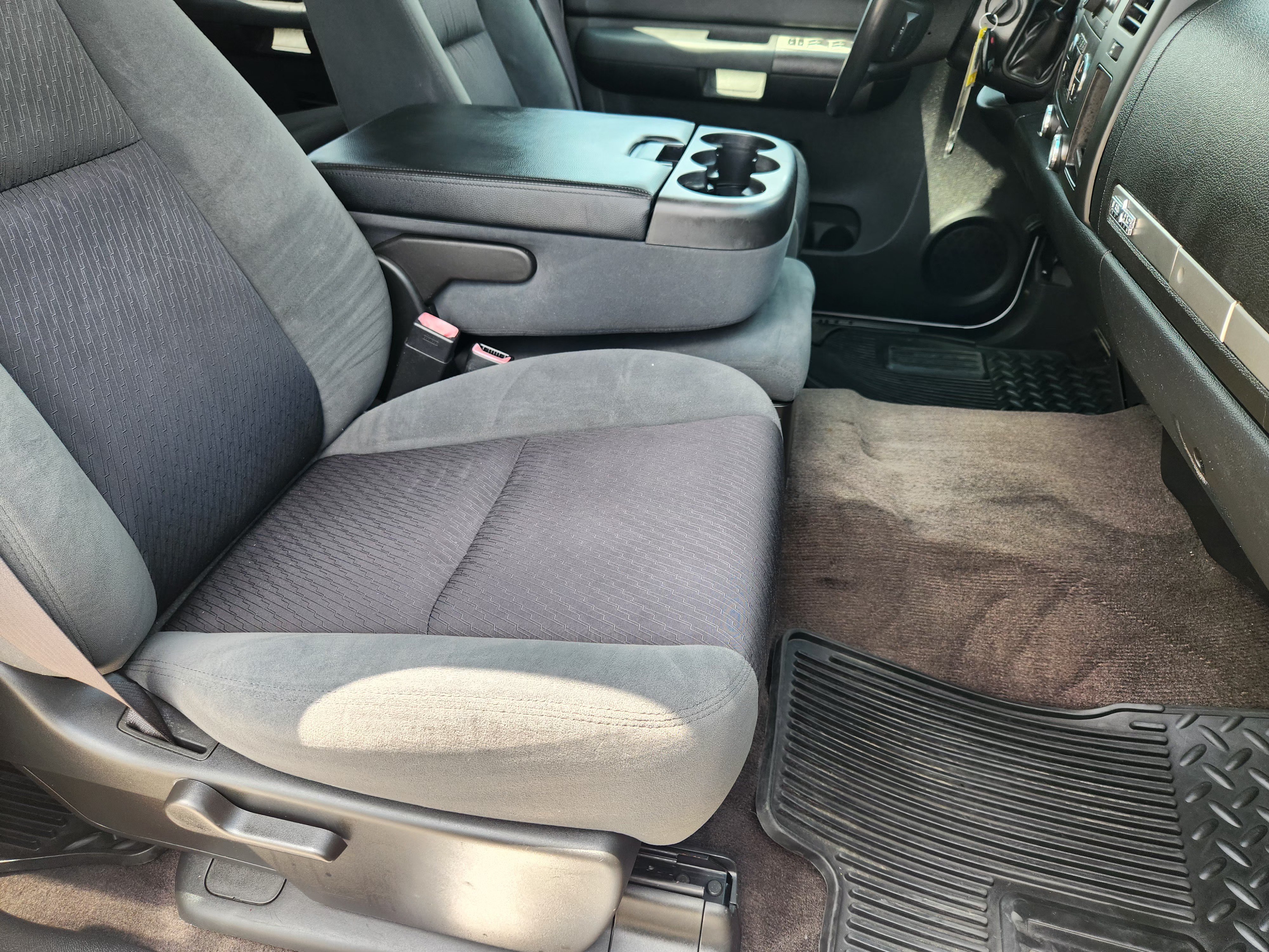 Used 2009 SUMMIT WHITE Chevrolet LT image 14