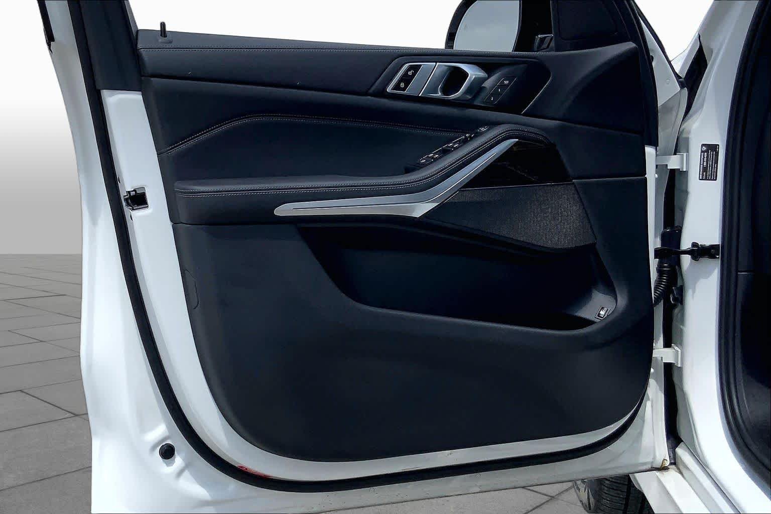 Used 2023 Alpine White BMW xDrive45e image 21