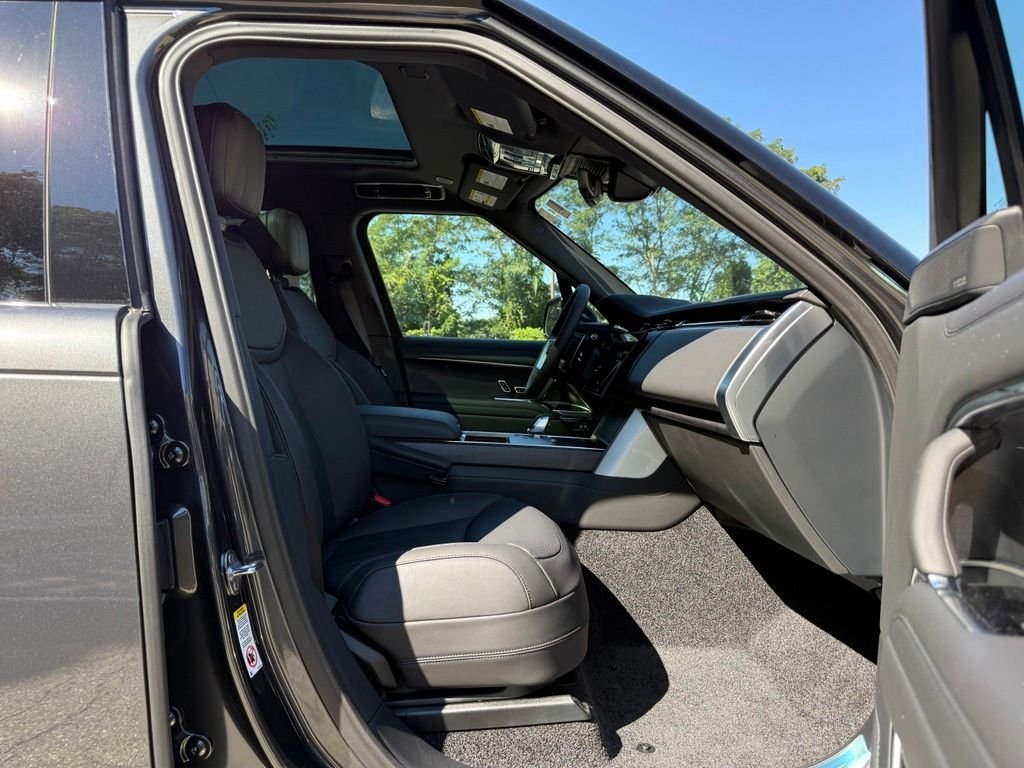 New 2026 Carpathian Grey LAND ROVER SE image 17