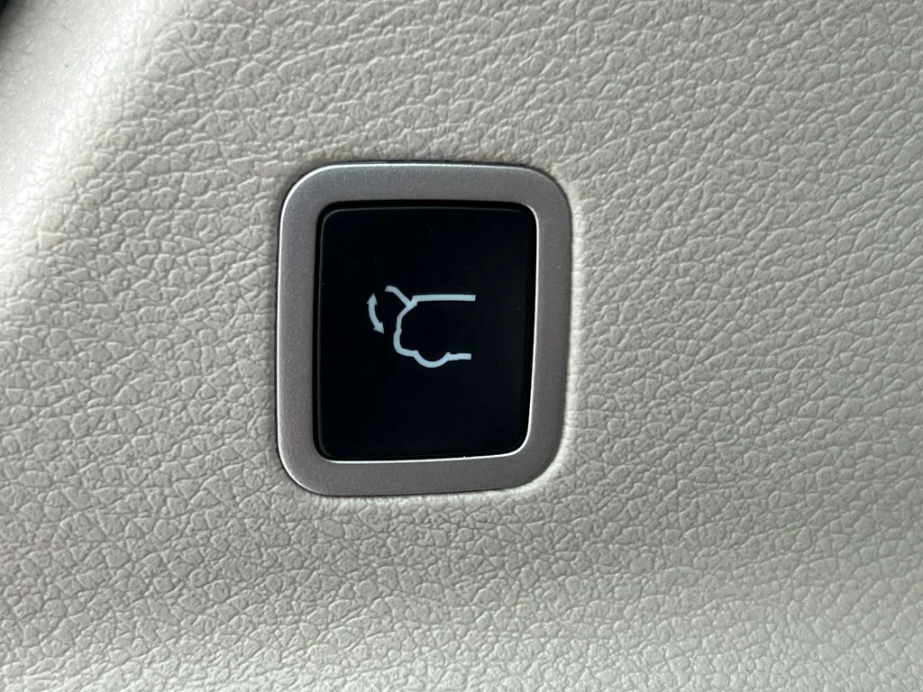 Used 2023 White Chrysler Limited image 43