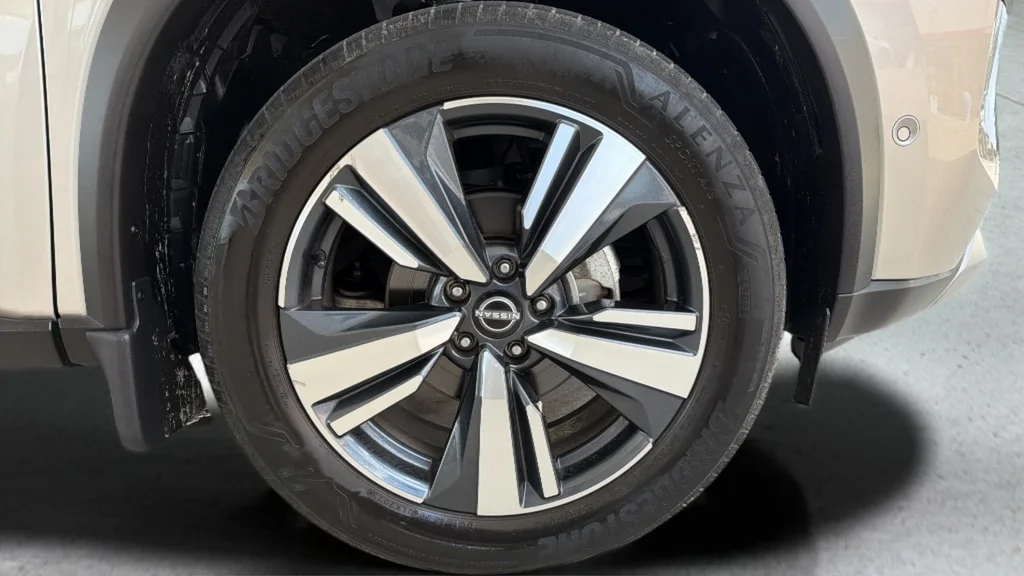 Used 2023 Champagne Silver Metallic Super Black Nissan Platinum image 26