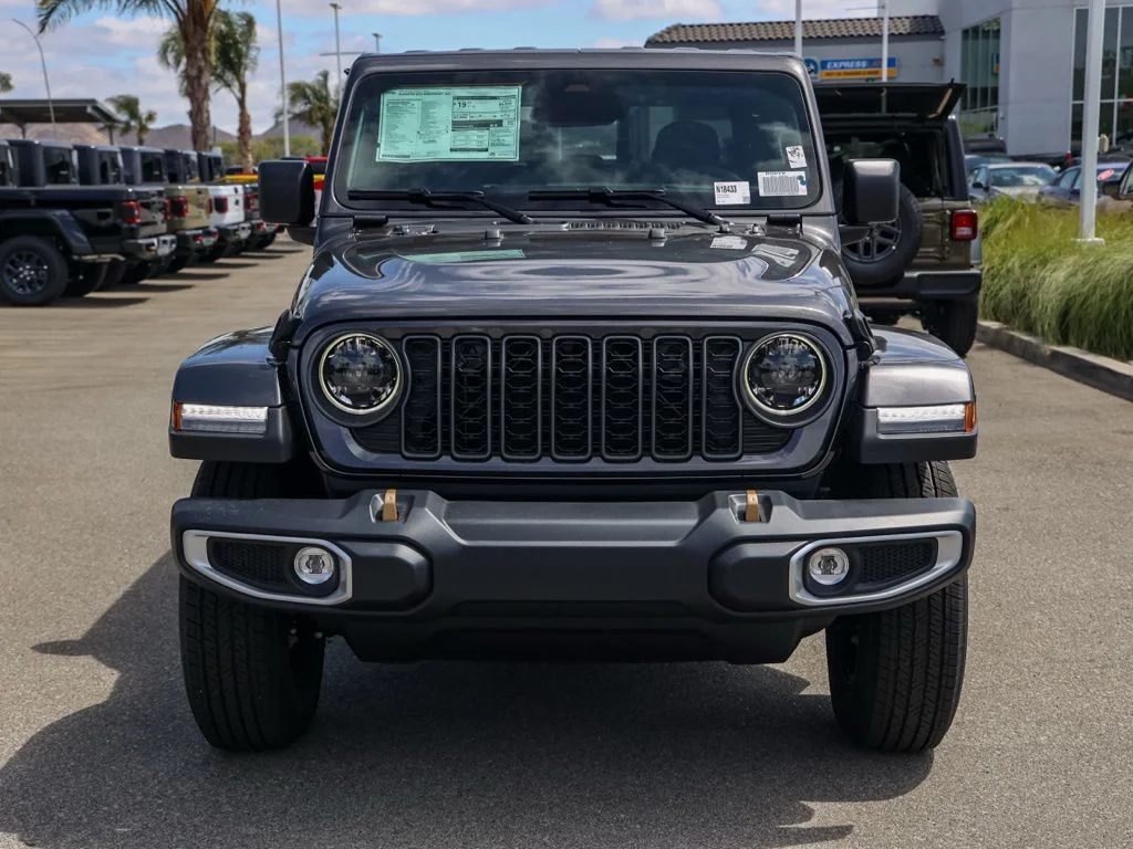 New 2026 Granite Crystal Metallic Clear-Coat Exterior Paint Jeep 85th Anniversary Edition image 9