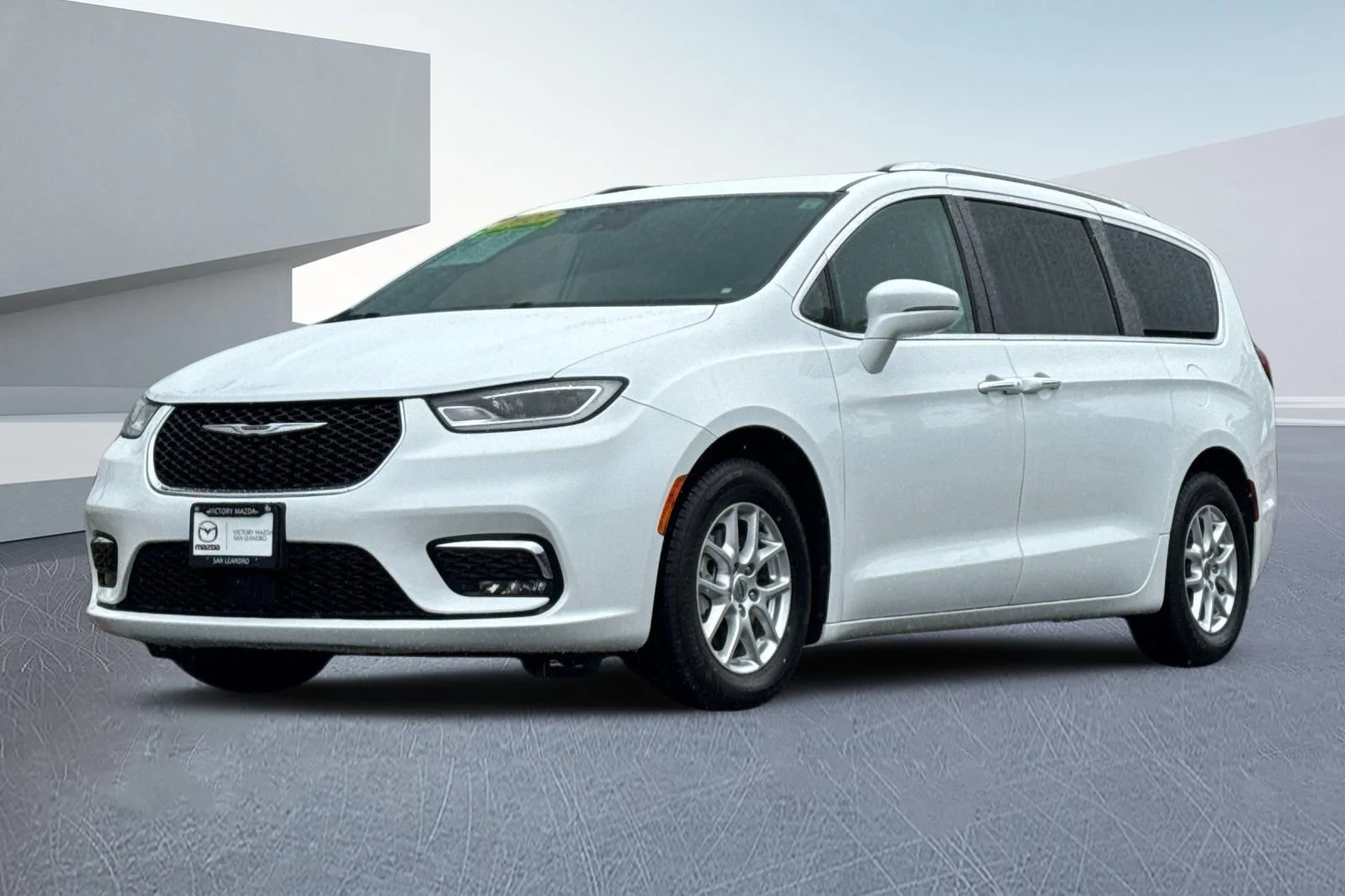 Used 2021 White Chrysler Touring L image 8