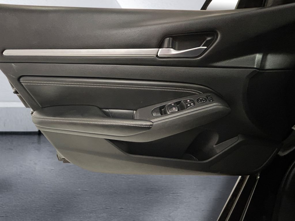 Used 2019 Black Nissan 2.5 SV image 12
