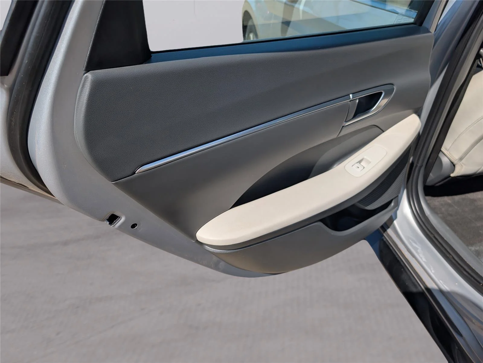 Used 2023 Curated Silver Hyundai SEL image 33