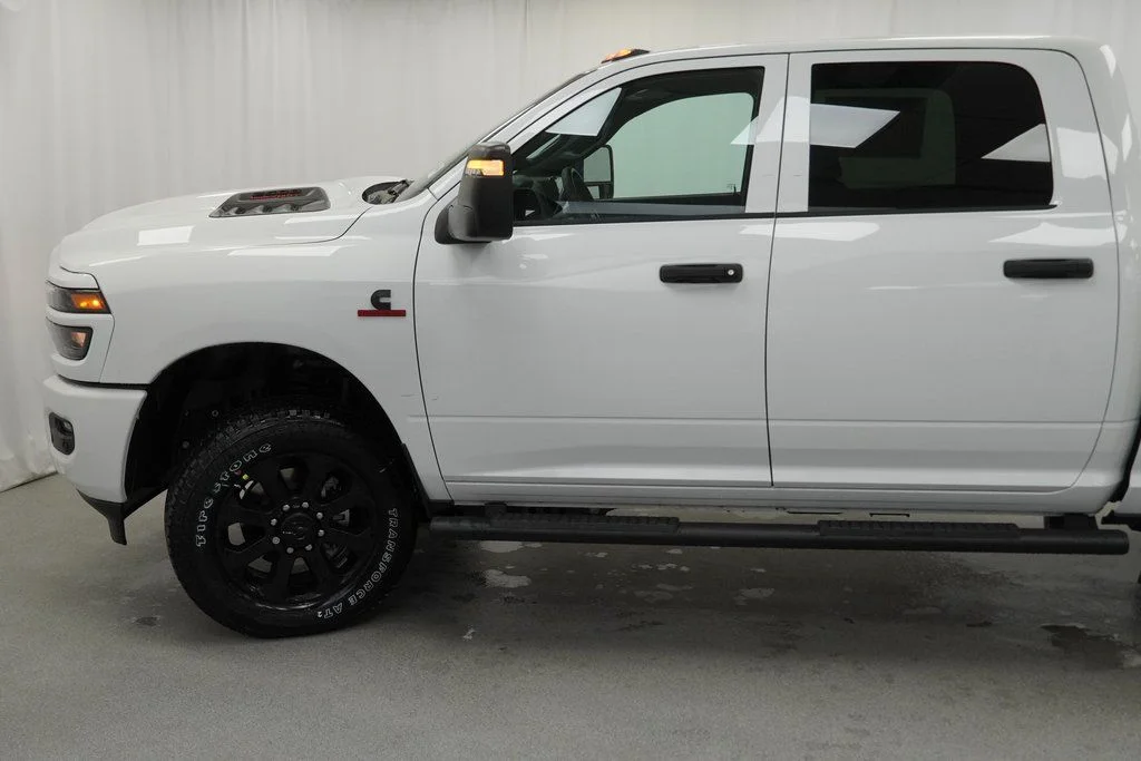 New 2026 Bright White Clear-Coat Exterior Paint RAM Tradesman image 15