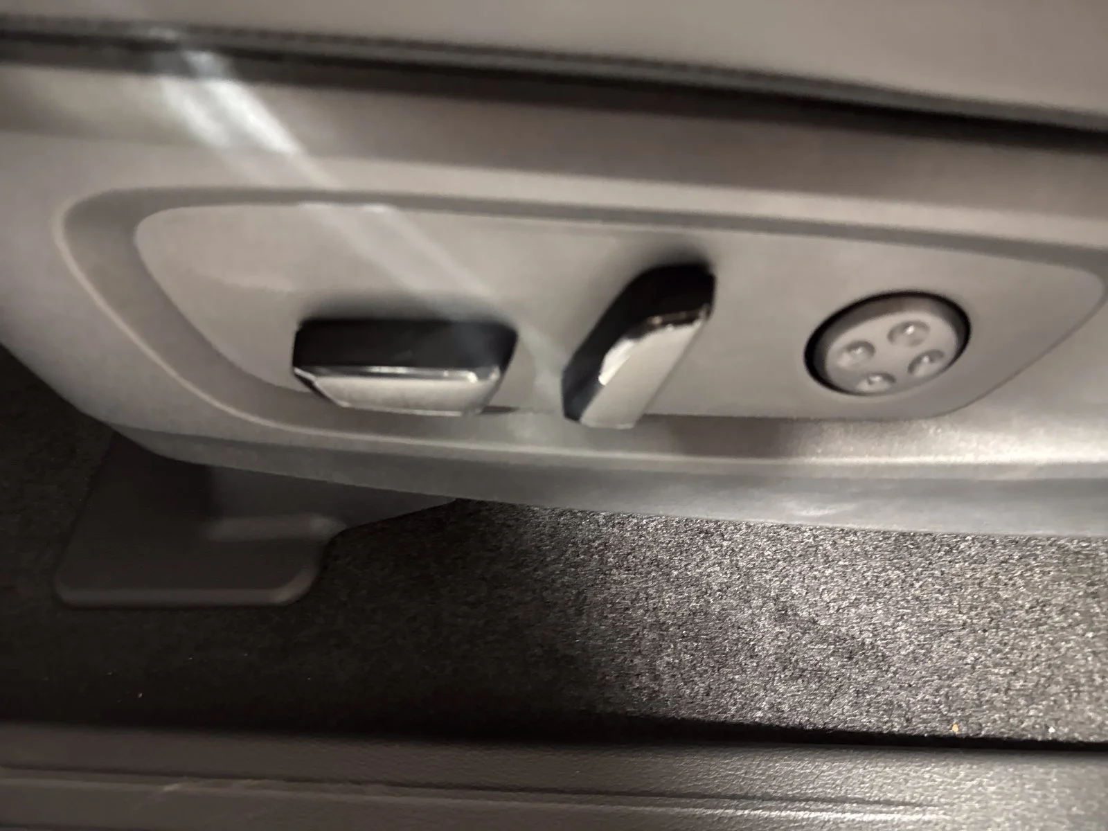 New 2027 RADIANT WHITE INFINITI Luxe AWD image 11