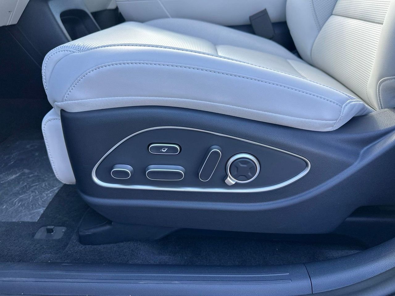 New 2027 Silver Hyundai Calligraphy image 62