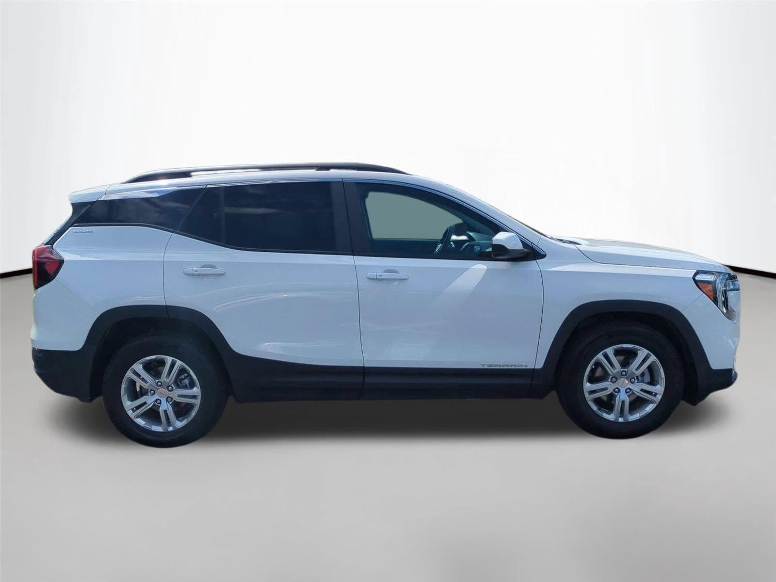 Used 2022 Summit White GMC SLE image 6