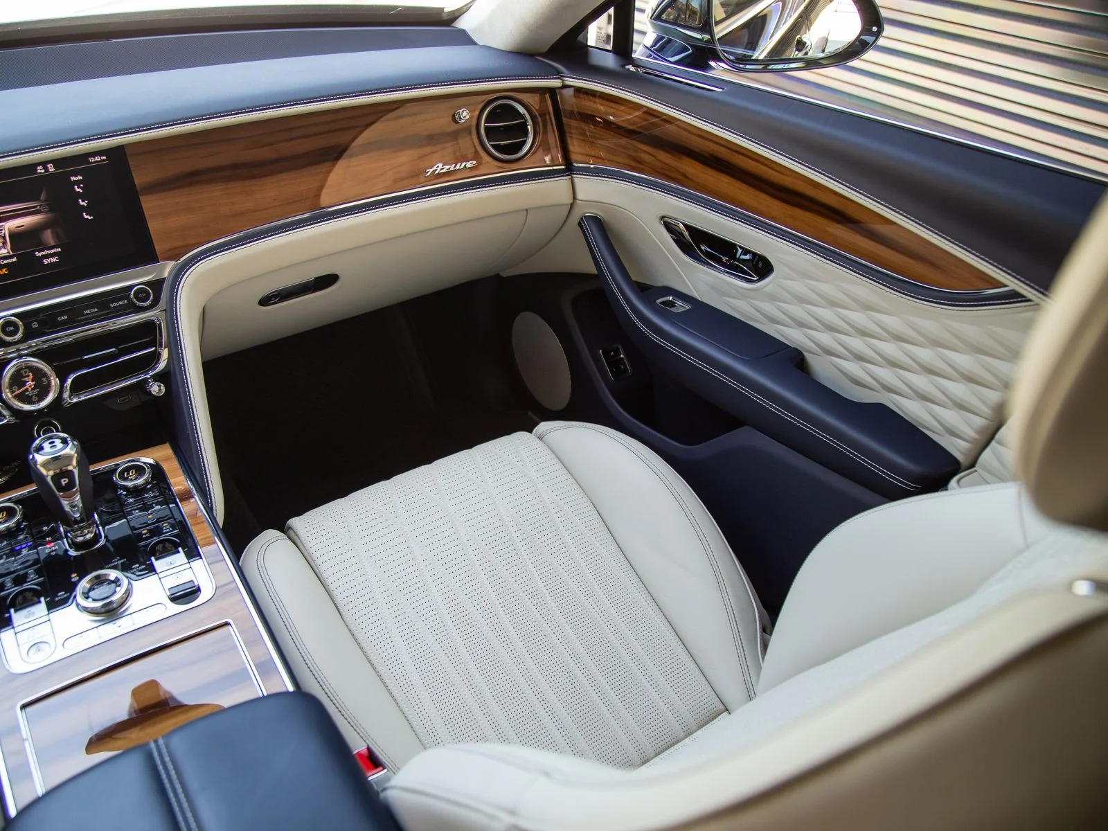 Used 2024 Blue Bentley Azure image 31