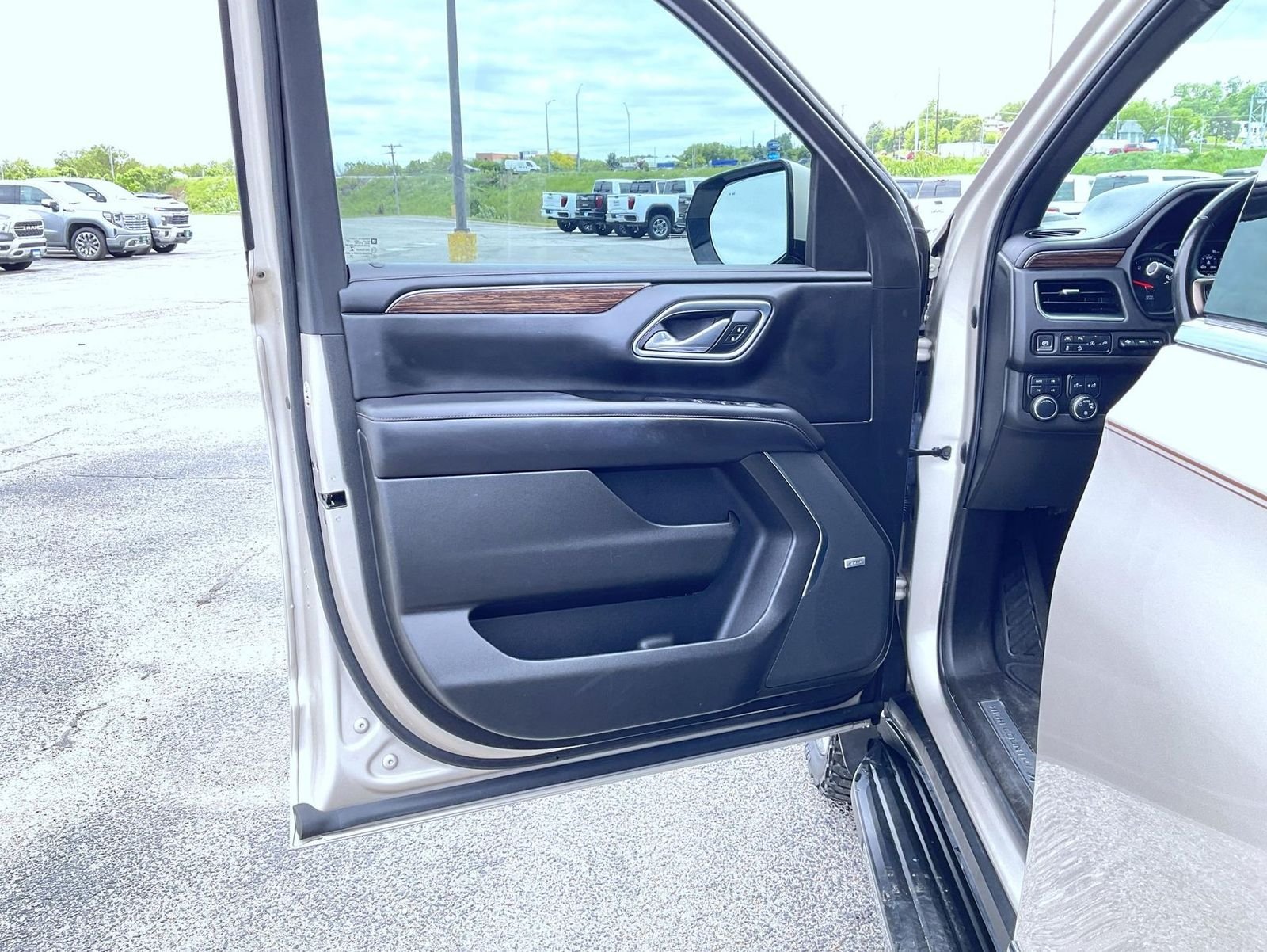 Used 2021 Beige Chevrolet High Country image 9