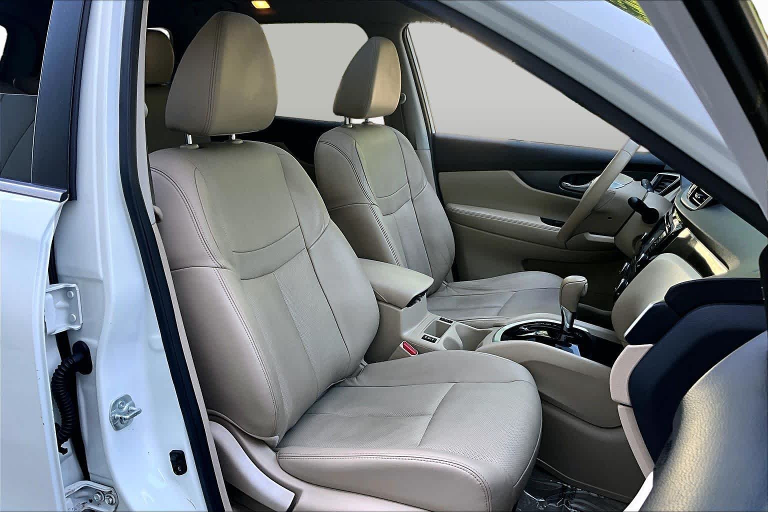 Used 2014 Moonlight White Nissan SL image 8