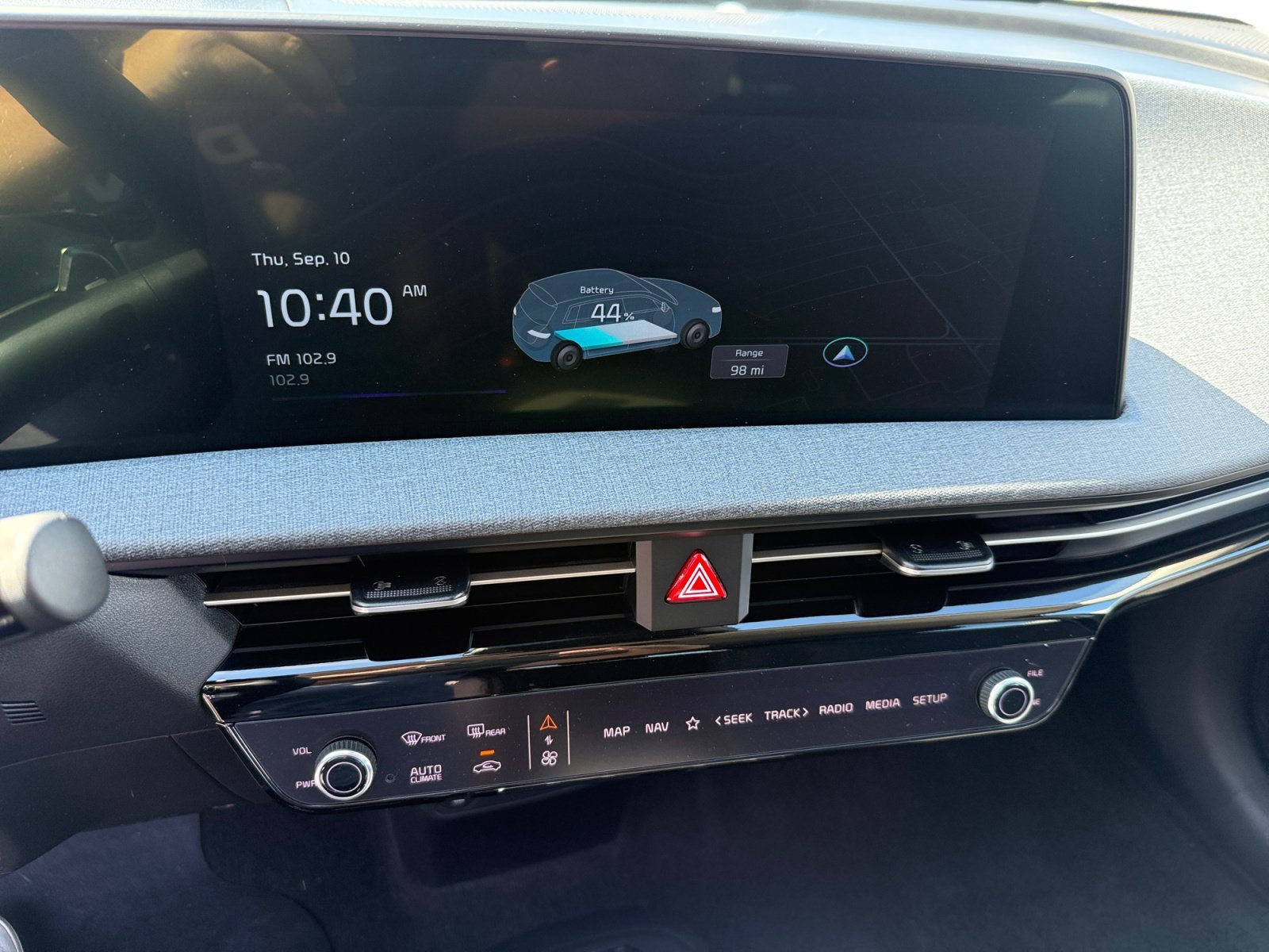 Certified Used 2024 Blue Kia Wind image 12