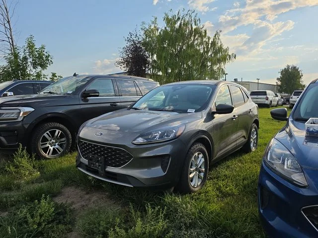 Used 2022 Gray Metallic Ford SE image 1