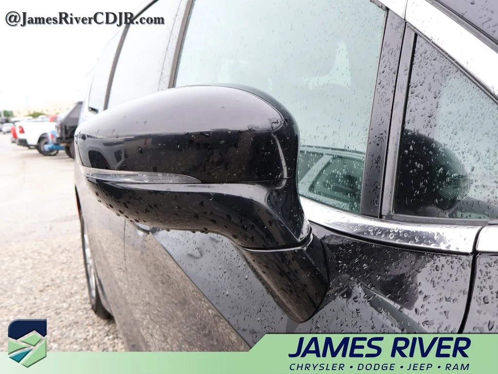 Used 2025 Black Chrysler Select image 11