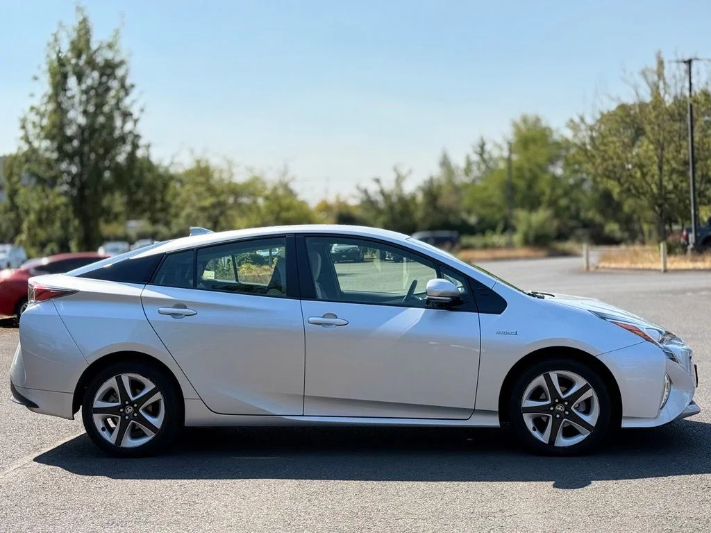 Used 2017 Silver Toyota Three Touring image 6
