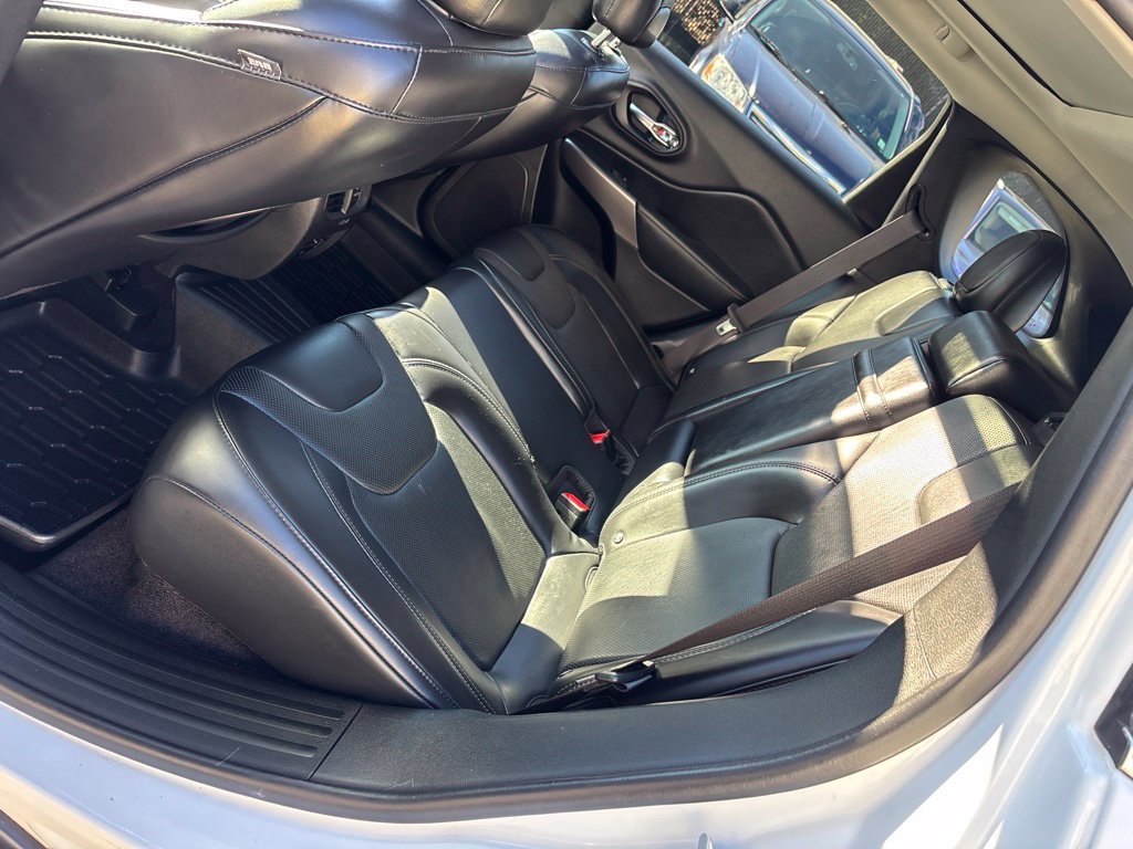 Used 2019 White Jeep Limited image 19