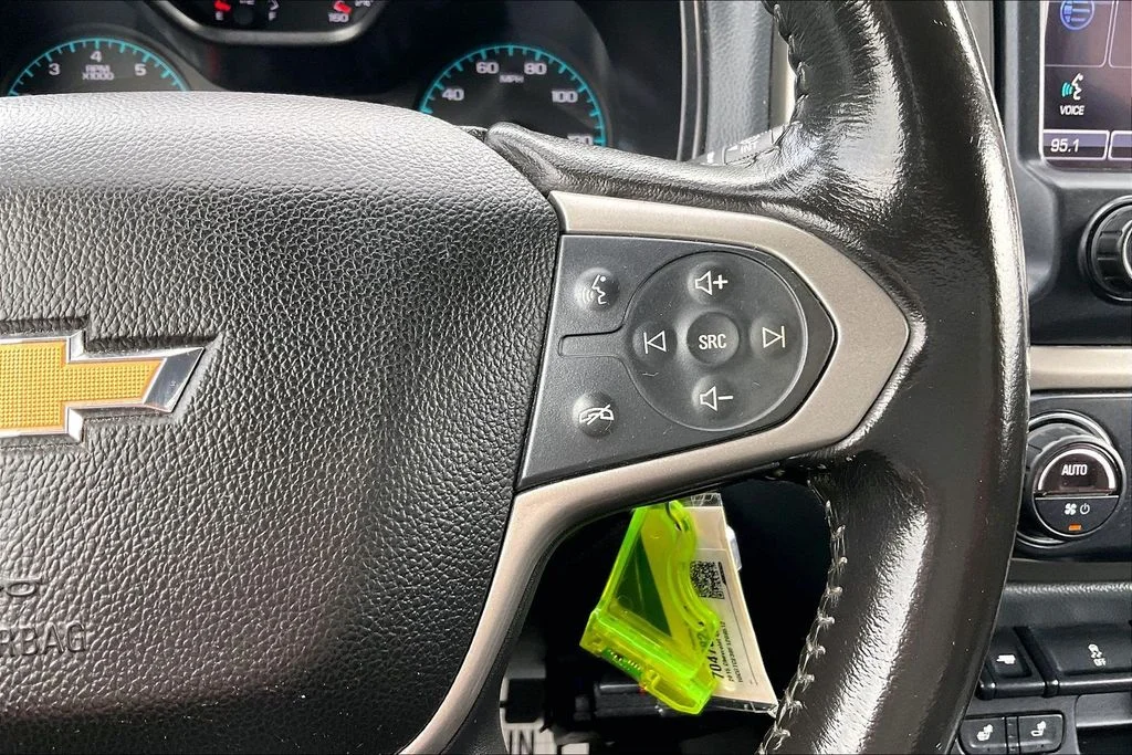 Used 2015 Red Chevrolet Z71 image 18