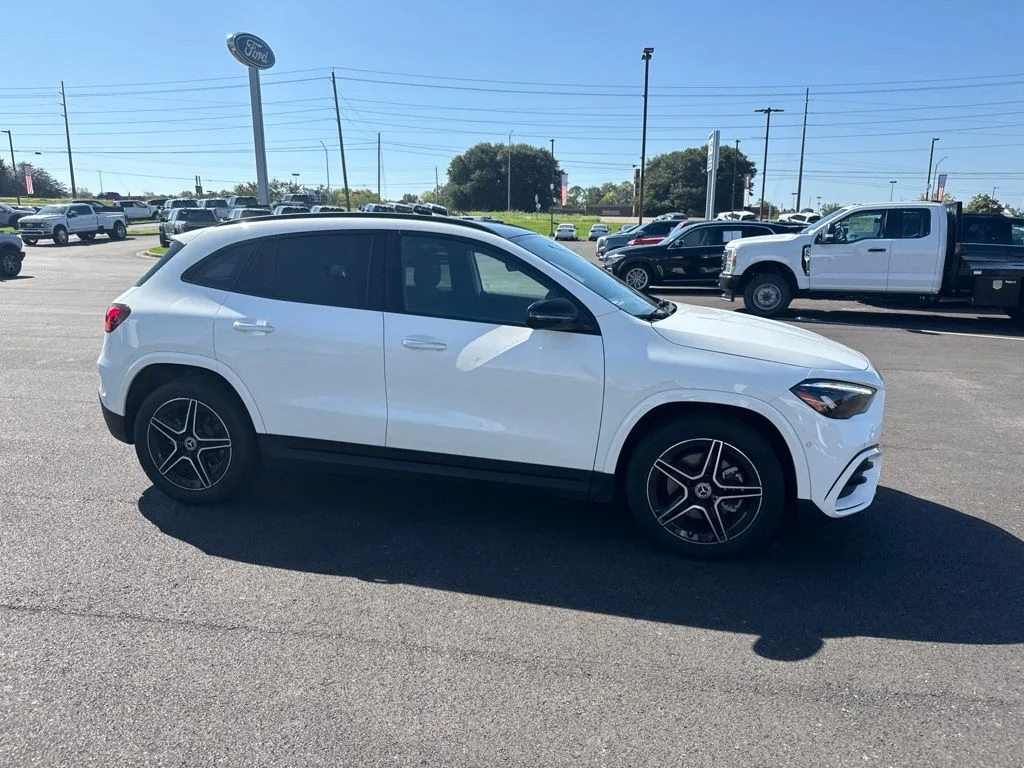 Used 2025  Mercedes-Benz GLA 250 image 15