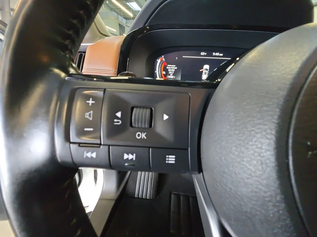 Used 2023 White Nissan Platinum image 20