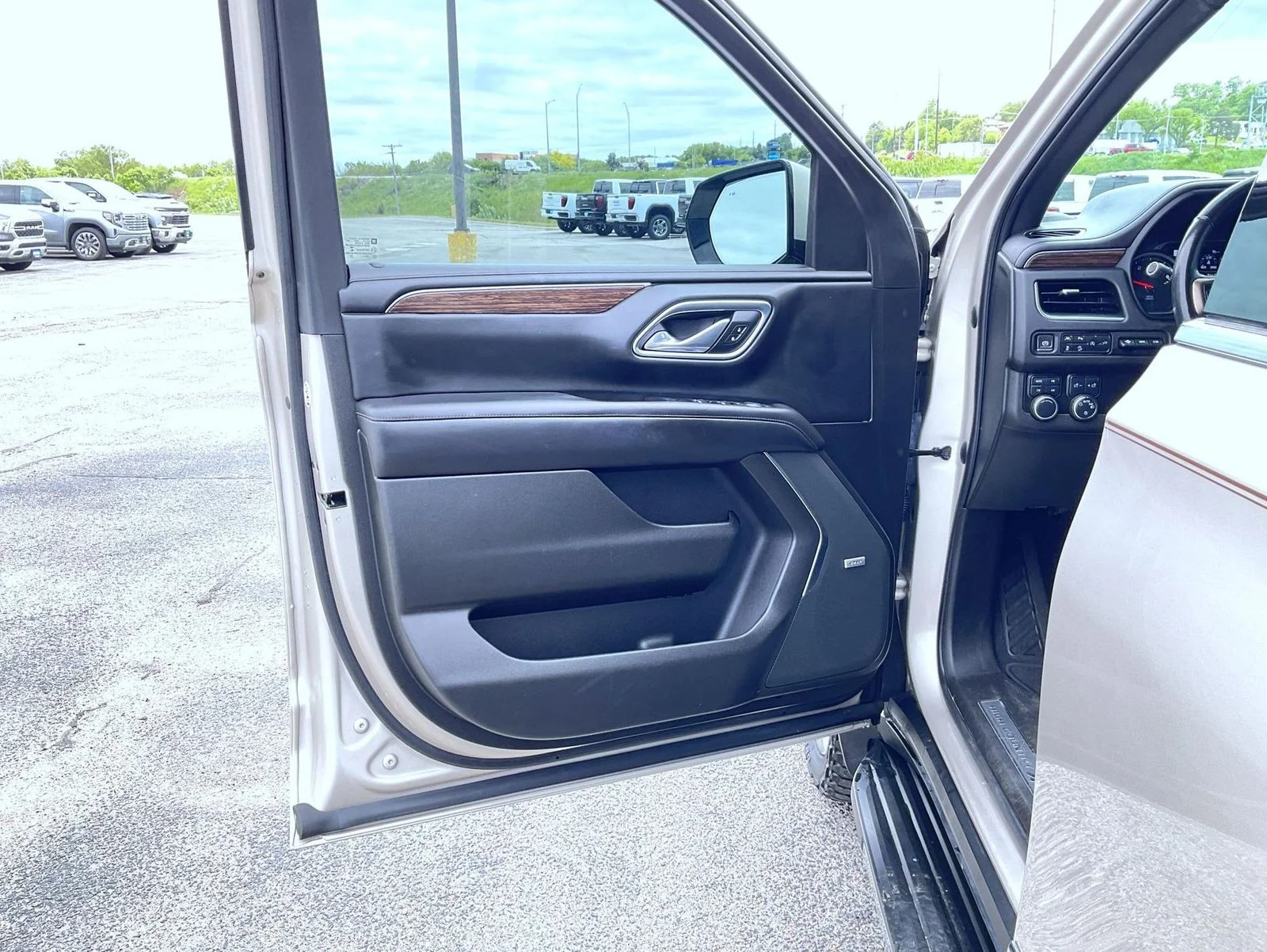 Used 2021 Beige Chevrolet High Country image 9