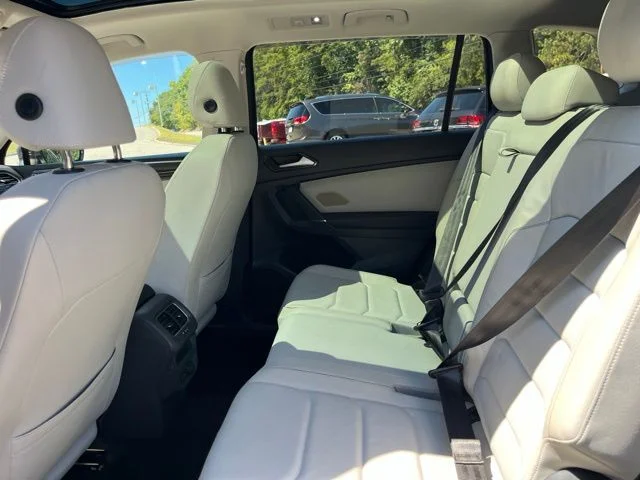 Used 2018 Gray Volkswagen 2.0T SEL Premium image 13