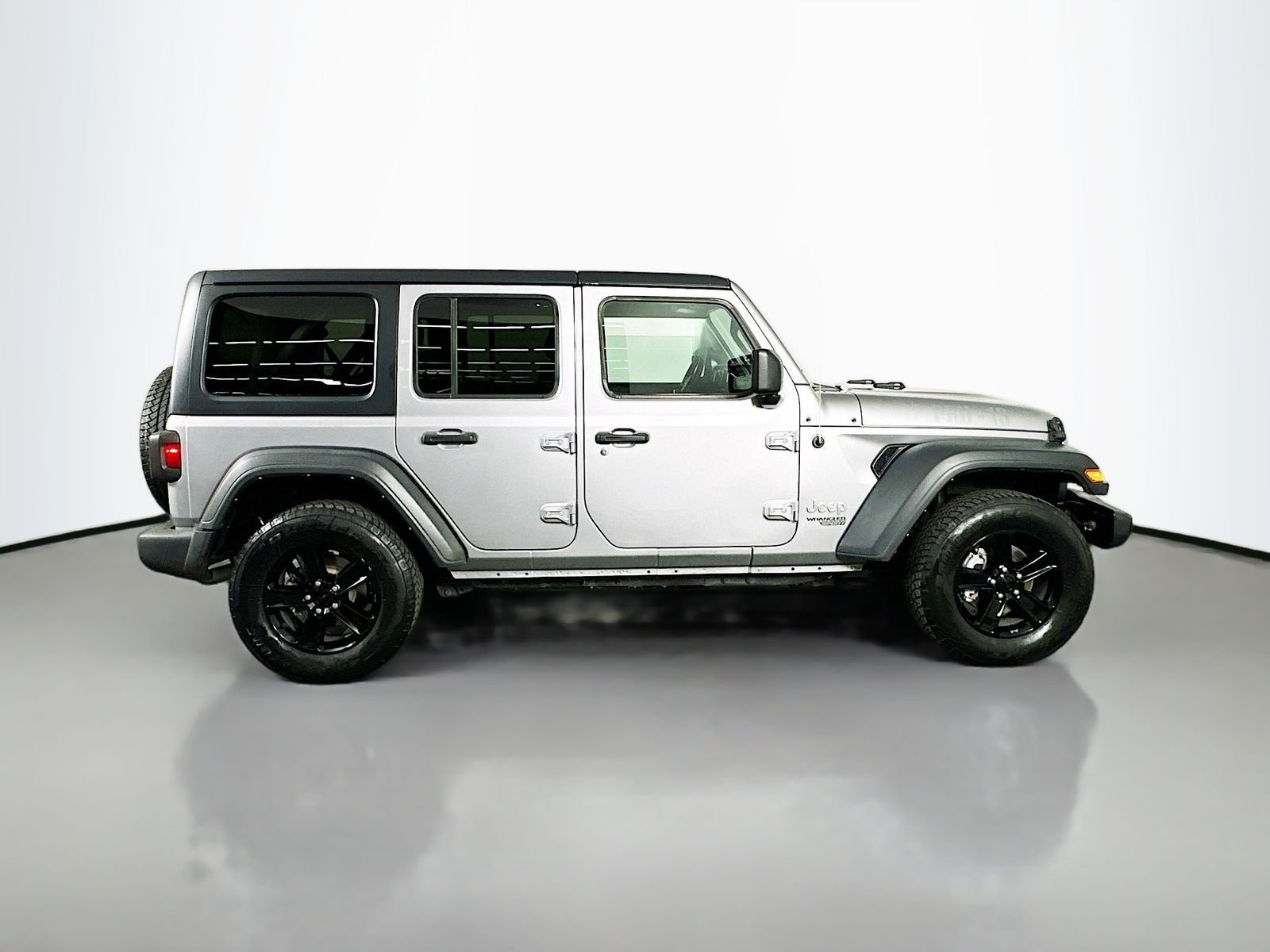 Used 2020 Billet Silver Metallic Clearcoat Jeep Unlimited Sport S image 8