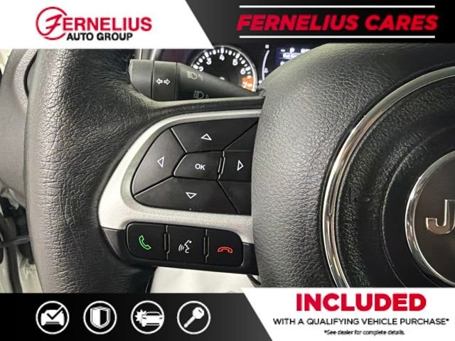 Used 2023 White Jeep Latitude image 37