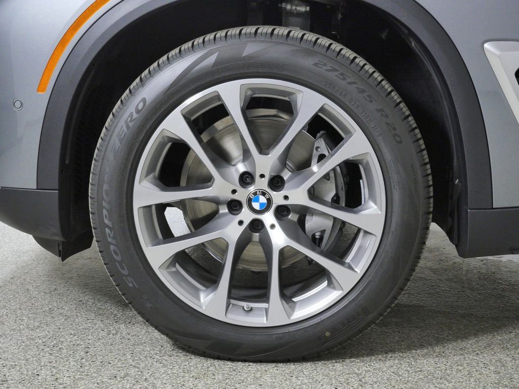 Used 2026 Skyscraper Grey Metallic BMW xDrive40i image 18