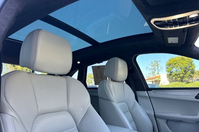 Used 2017  Porsche Turbo image 16