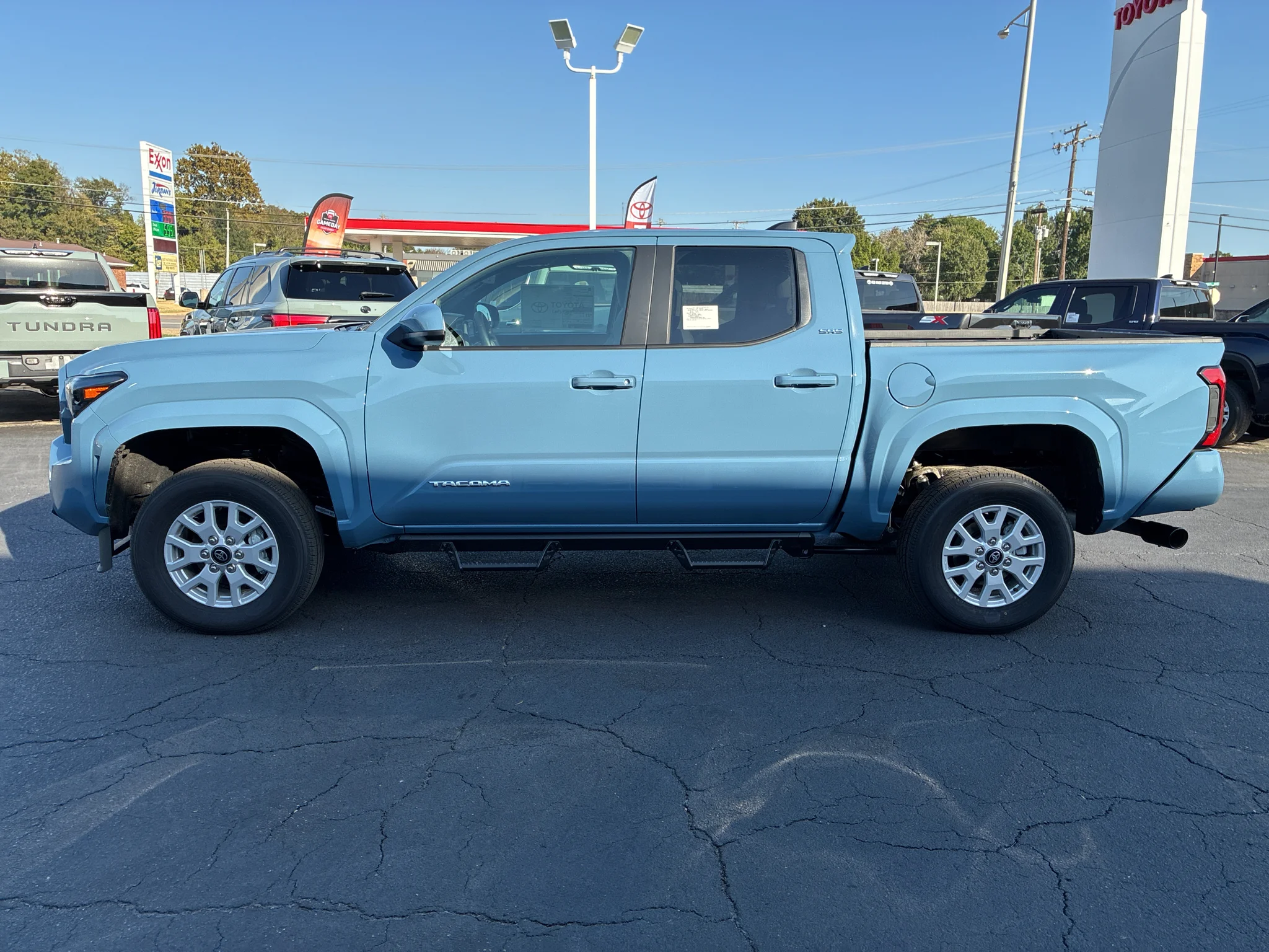 2026 Toyota Tacoma SR5 - Photo 8