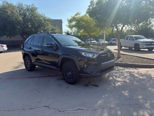 Used 2020 Black Toyota XLE Premium image 3