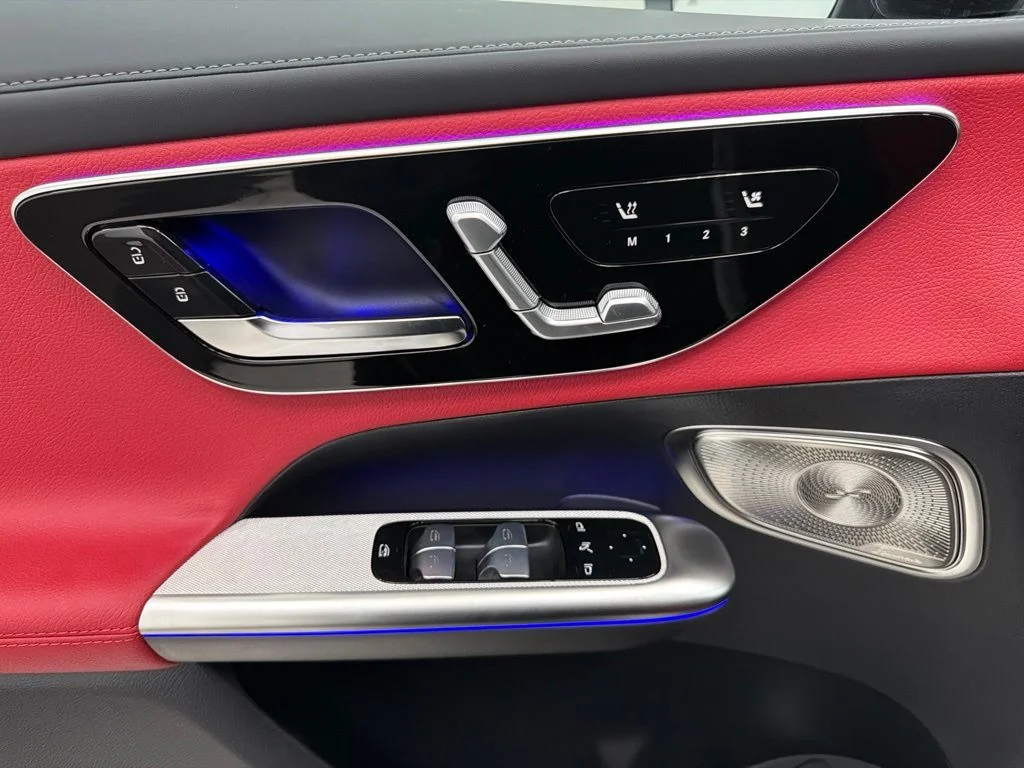 New 2027 White Mercedes-Benz GLC 300 image 19