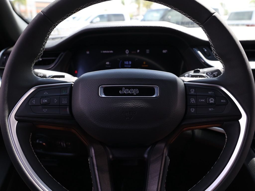 New 2026 Velvet Red Pearl-Coat Exterior Paint Jeep Laredo Altitude image 24