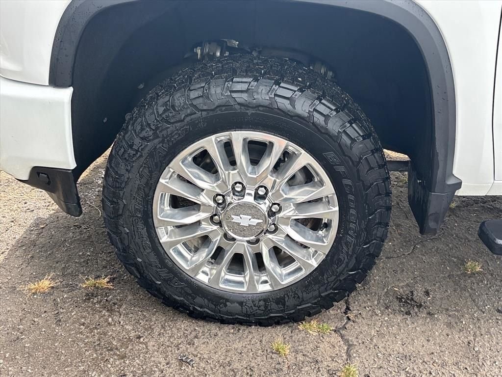 Used 2020 White Chevrolet High Country image 4