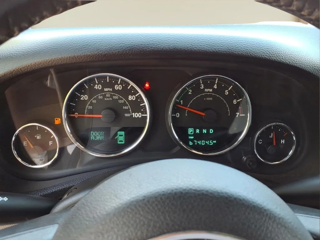 Used 2017 Silver Jeep Unlimited Sahara image 15
