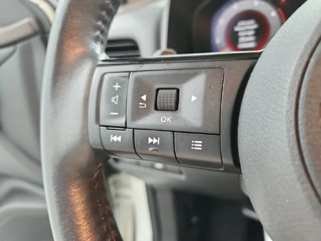 Used 2021 White Nissan Platinum image 24