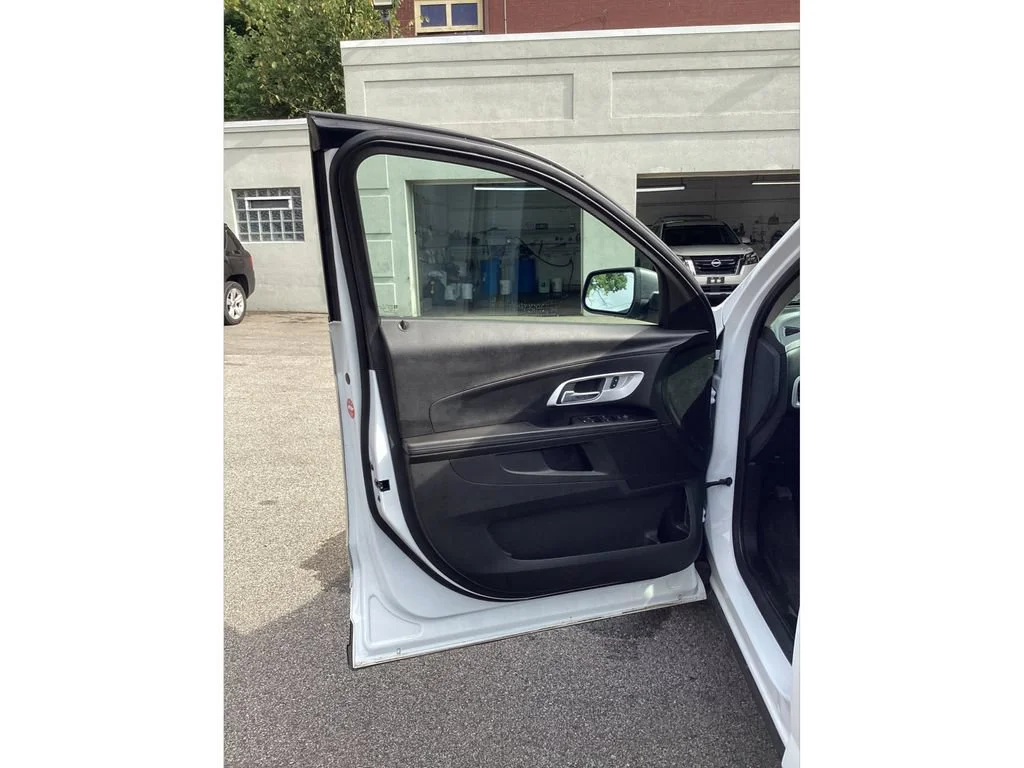 Used 2015 SUMMIT WHITE Chevrolet LS image 17
