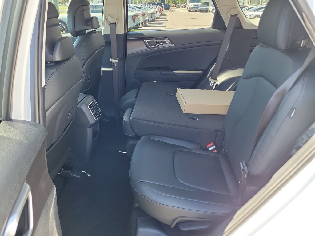 New 2026 Glacial White Pearl Kia EX image 16
