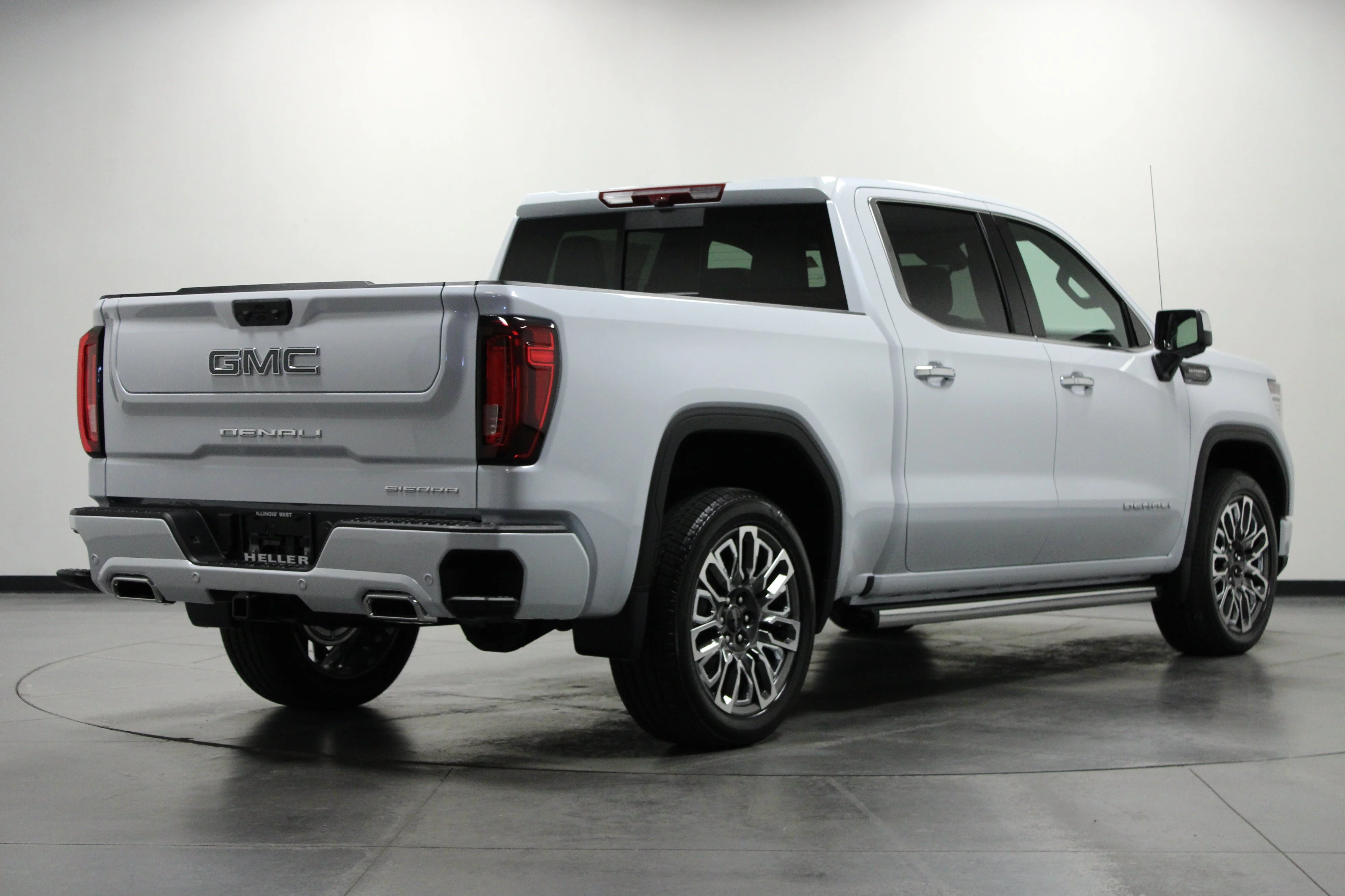 New 2026 Glacier White Tricoat GMC Denali Ultimate image 4