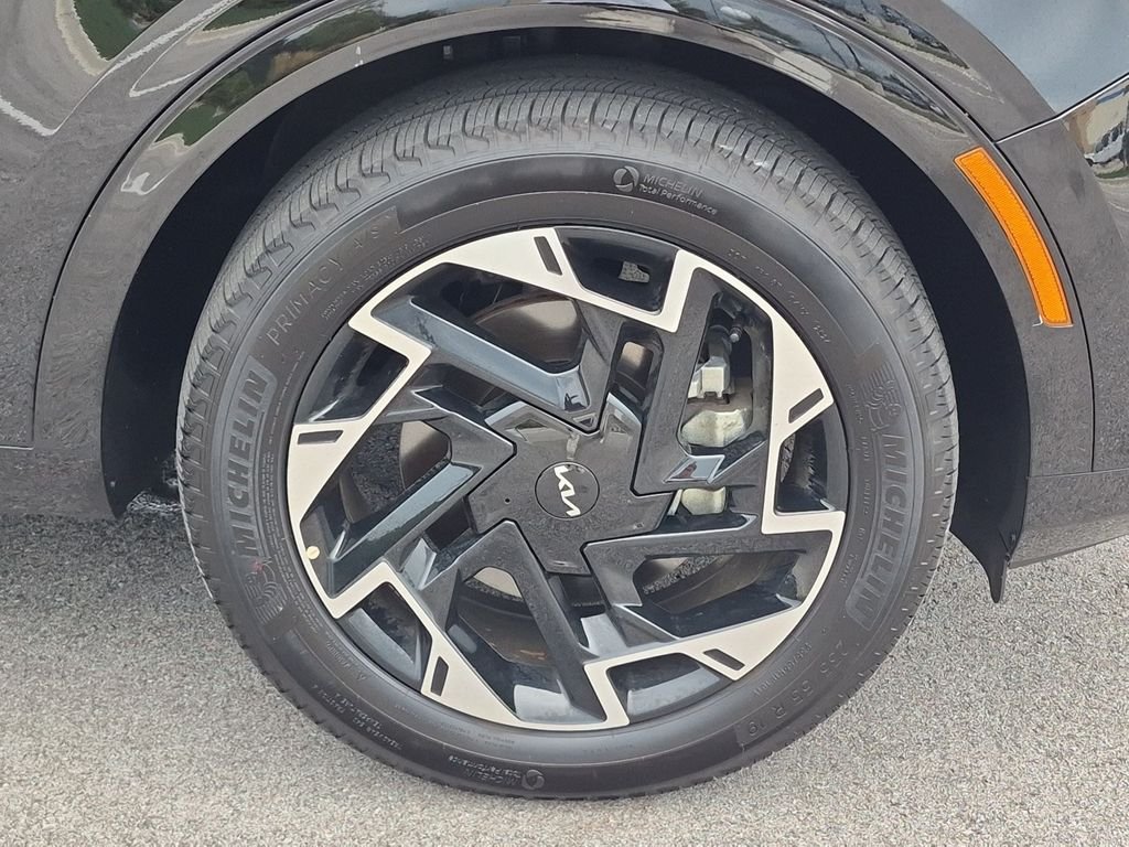 Used 2025 Black Kia SX-Prestige image 9