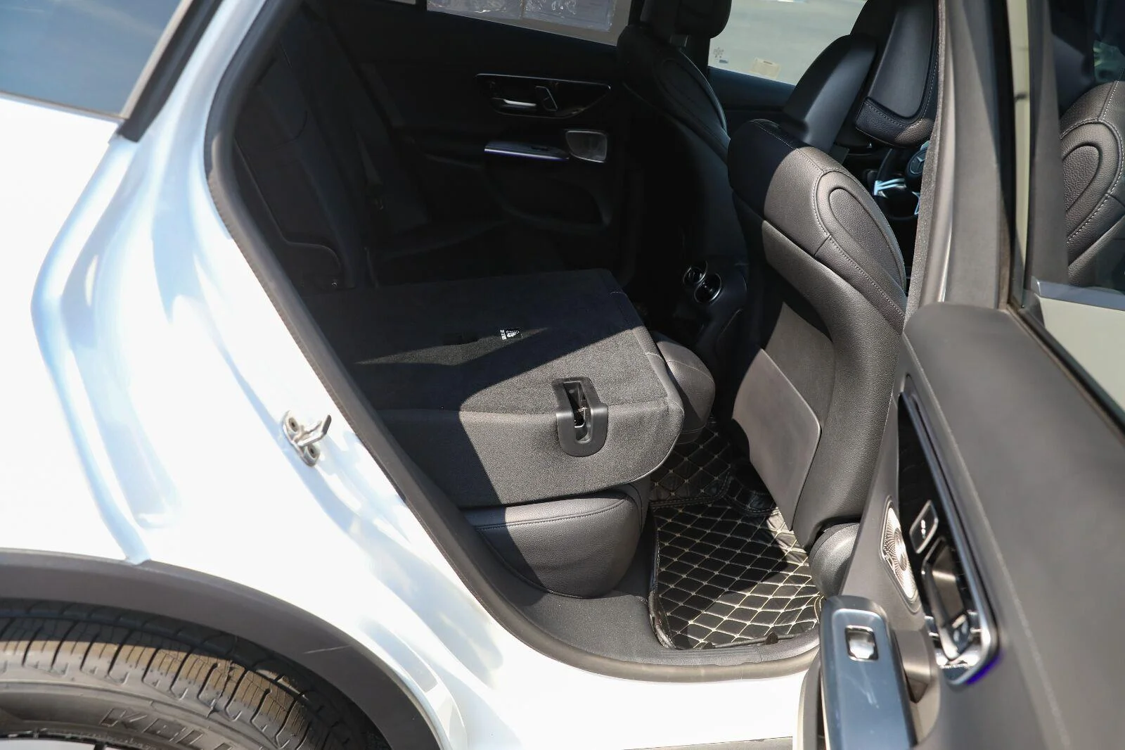 Used 2023 Polar White Mercedes-Benz GLC 300 image 36