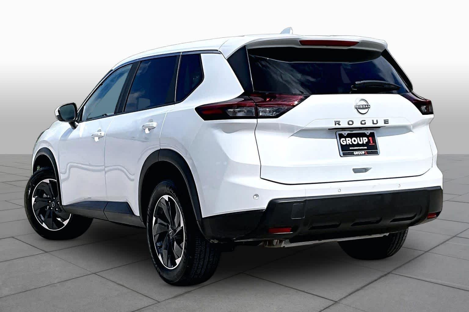 Certified Used 2025 Everest White Pearl Nissan SV image 12
