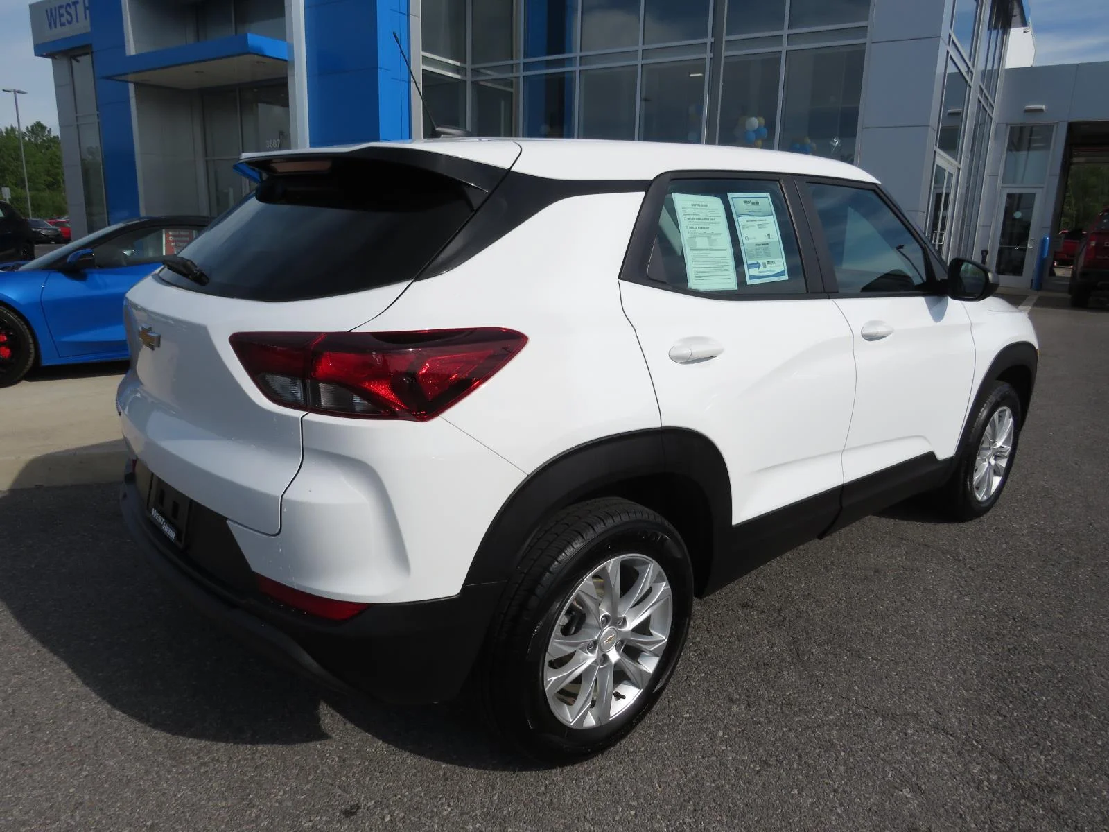 Used 2023 Summit White Chevrolet LS image 7