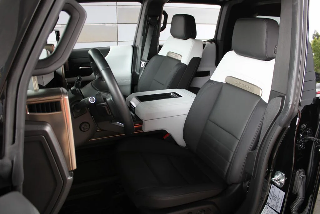 Used 2025 Black GMC 2X image 3